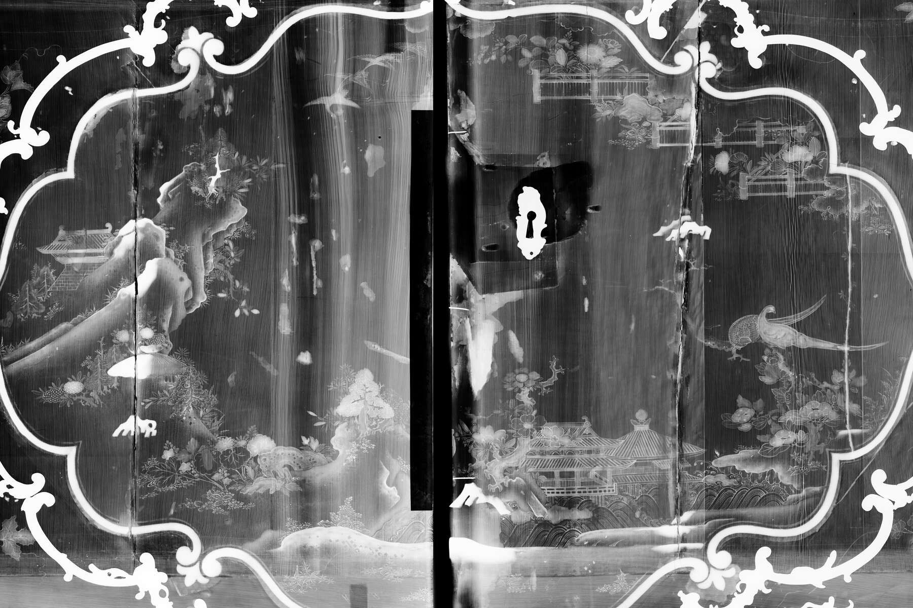 composite black and white x-ray of the front doors, showing the gilt bronze mounts, locking mechanism, and lacquer landscape scenes in bright white and the black base in shades of gray and black