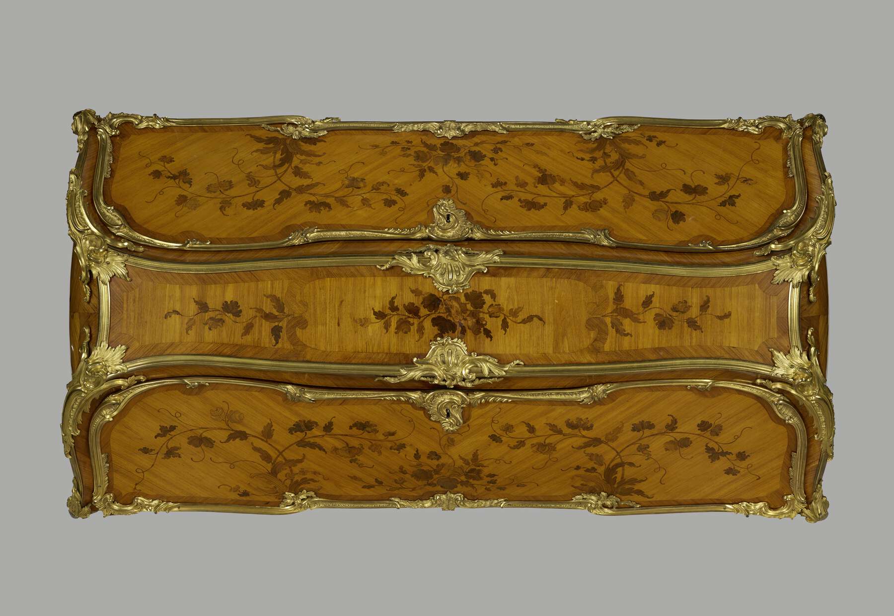 desk as seen from above, highlighting the symmetry of the veneer, marquetry, and gilt bronze mounts